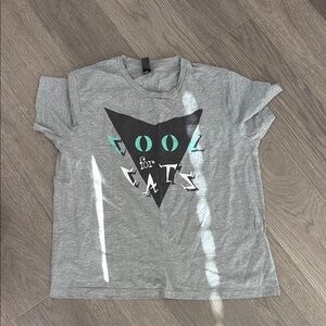 Squeeze Gray Short Sleeve Tee with Cat Graphic